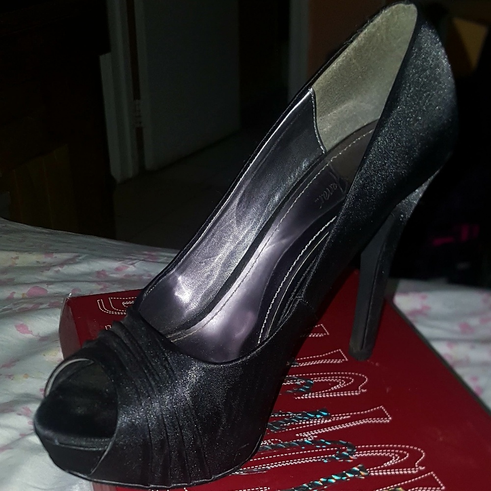 Heels - Picture 3 of 7